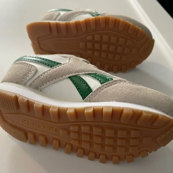 Reebok Classic White/Green Boys Sneakers - Picture 4 of 7
